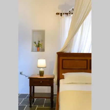 Traditional Stonehouse For 4 Ppl In Paros Feriehus