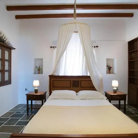 Feriehus Traditional Stonehouse For 4 Ppl In Paros Páros