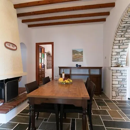 Дом отдыха Traditional Stonehouse For 4 Ppl In Paros Парос